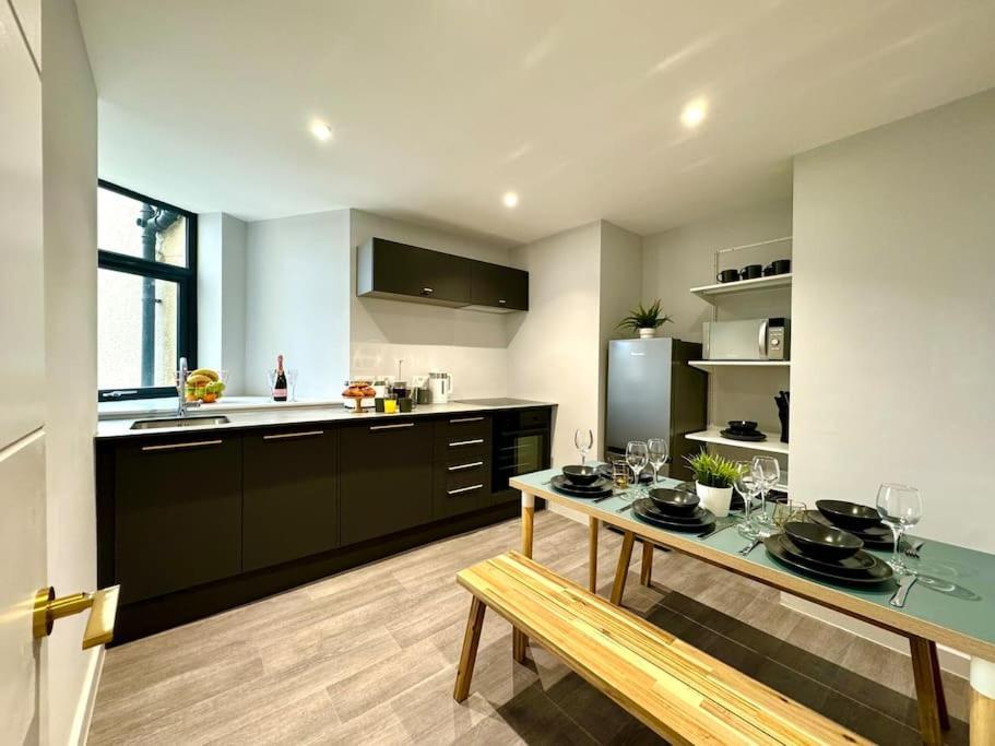 Bournemouth Getaway: 3Br Apartment Near Beach Экстерьер фото